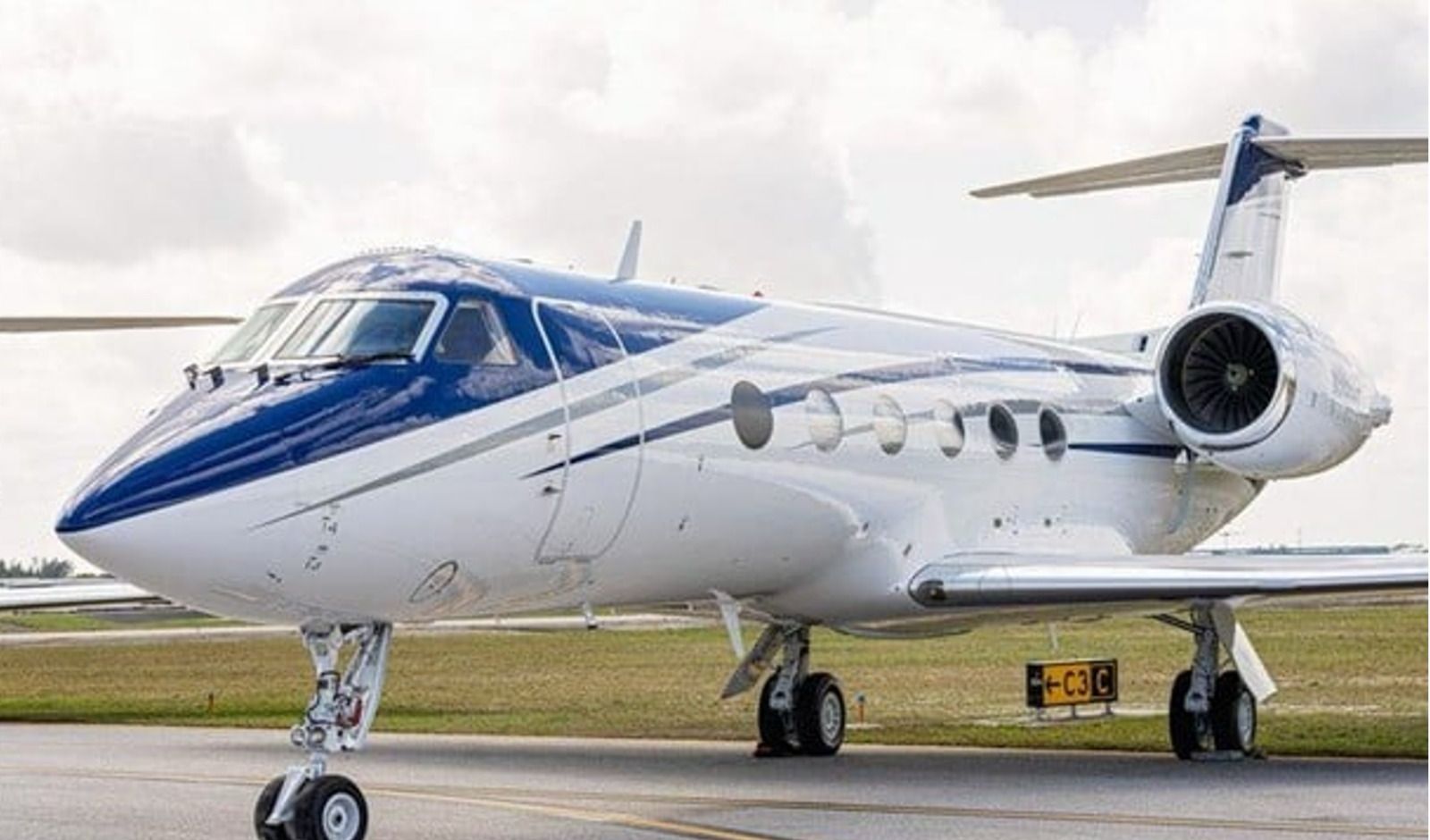 İstanbul Airlines Gulfstream G-IVSP TC-IHY on the apron