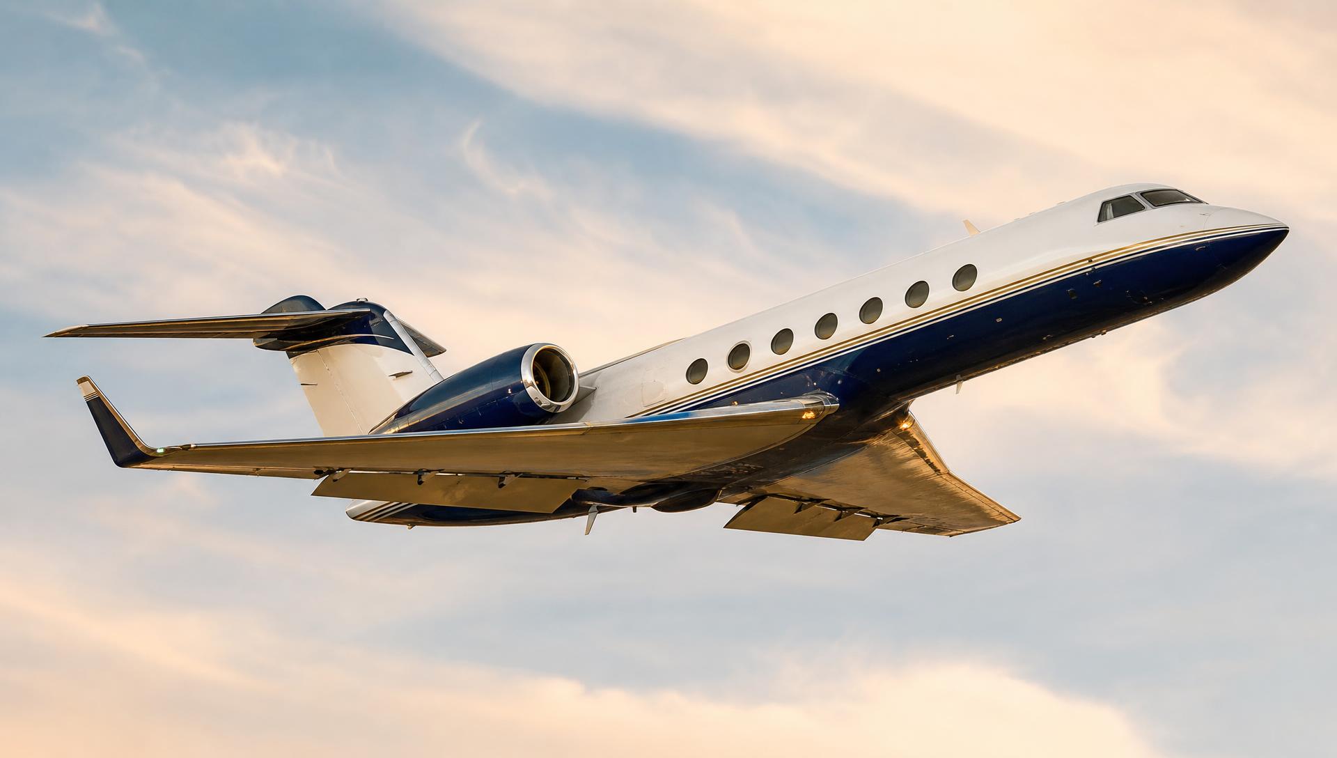 Gulfstream G-IVSP in flight